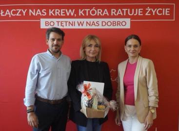 15.07.2025 - gratulacje dla Pani Dyrektor od Prezydenta Miasta Racibórz i oddanie krwi przez Panią Wiceprezydent Raciborza